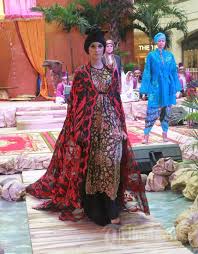 Fashion Show Busana Muslim Karya Itang Yunasz, Foto 10 ...