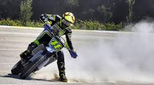 Aksi Memukau Valentino Rossi Saat Mengendarai Motor Trail - Feed ...