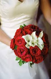Flower Issues:  Roses & Callas...part I :  wedding flower rose calla lilly centerpieces bouquet Images?q=tbn:ANd9GcRv9oMl9bVESFO46ln967mRpp4Fb6YoBQpSqXECtDJ39ME GYN1