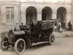 File:Alfred Harmsworth, 1st Viscount Northcliffe in his car with ...
