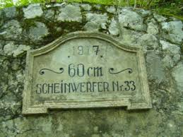 norbert rosenberger salzburg / österreich. der 60cm scheinwerfer und der eingang dazu gehören zur mengore stellung. die ist südlich von tolmein.