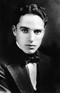 Charlie Chaplin. Sinds mensenheugenis zijn er mannen die op latere leeftijd ... - images?q=tbn:ANd9GcRz37CpfbWrwUigXHeXoUEGhTVW7K92VQc-EIsuy06i8SWhrmjjCcdRwL2a