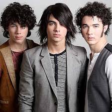 jonas brothers 2011 Images?q=tbn:ANd9GcRzS5e-NPL31P-ho5nmnlgBCOuBvX8HeRO5REWCWkdnGU5EWLuz