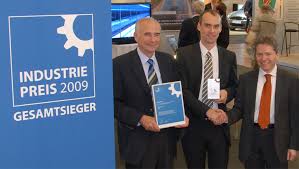 Ing. Martin Selig (l.) und Hans-Gerd Fischer zum Gesamtsieg. Die Novatec Biosol AG wurde heute auf der Hannover Messe als Gesamtsieger des INDUSTRIEPREIS ...