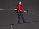 Daredevil Nik Wallenda crosses Niagara Falls on tightrope – USATODAY.