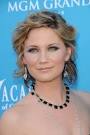 Jennifer Nettles dressed up