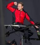 Nik Wallenda completes tightrope walk across Niagara Falls - PhotoBlog