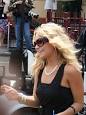 http://upload.wikimedia.org/wikipedia/commons/thumb/e/e8/Ashley_Olsen.jpg/220px-Ashley_Olsen.jpg