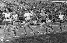 Hier Jutta von Haase (4. von links) bei den Studentenweltmeisterschaften 1965 in Budapest