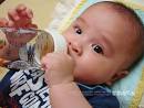 在月子中心上課護士們教導，母乳