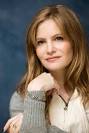 Jennifer Jason Leigh