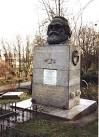 Grave of Karl Marx, - via Daymix