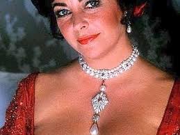 Christies, Liz Taylor &#39;La Peregrina&#39; al collo di Liz Taylor - Foto Adnkronos - Taylor_liz_peregrina_web--400x300