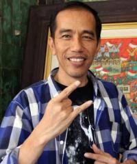 KPK: Gitar Bass Metalica Bisa Dibeli Jokowi. Laporan: Samrut Lellolsima. RMOL. Gitar milik personel band Metallica Robert Trujillo yang diberikan ke ... - 949315_10511328052013_Jokowi_rock