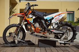 Wow kerenn�.Motor Trail KTM 250 SX ini dimodifikasi bisa jalan ...