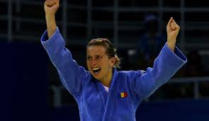 Peking - Die Rumänien Alina Alexandra Dumitru hat die erste Goldmedaille beim olympischen Judo-Turnier in Peking gewonnen. Die 25 Jahre alte Europameisterin ... - dumitru-514