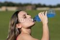 Foto: girl drinking (copyright) Fernando Soares #29263249 - 400_F_29263249_iZM3J747Kj7HzYFcEJZVlmQPqOIcNBBw