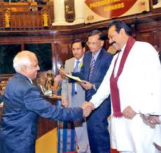 Award: Rileys Managing Director Chrishan Mendis receives the Presidential Export Award from the President Mahinda Rajapaksa. - z_pxii-Three