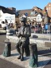 Poole: Baden-Powell statue on - via Daymix
