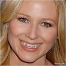 Jewel has bad teeth.