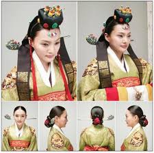 korean haristyle and hanbok Images?q=tbn:ANd9GcSJrt7In5u63SjG1A1Pxo5OEd3hMUxpOk-krkvfoO-FOOy3Ofx_