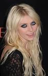 http://images2.fanpop.com/image/photos/11900000/Stepfather-Premiere-taylor-momsen-11962784-1500-2400.jpg
