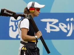 Peking - Sportschützin Christine Brinker hat am Donnerstag bei den Olympischen Spielen in Peking die Bronzemedaille in der Wurfscheiben-Disziplin Skeet ... - 1900260129-brinker_475px-3I09