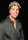 Gavin Degraw Pictures - Pamella Roland - Backstage - Spring 09