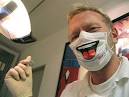 MAN PICKS WRONG DENTIST FOR TOOTHACHE, LOOSES ALL HIS TEETH