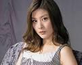 照片里貌似陈慧琳的女主角身穿