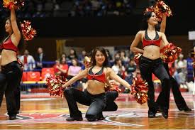 バスケ チアガール|Bリーグ発足で日本でも華開くチアリーダー。彼女たちはダンスで ...