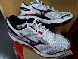 harga jual sepatu mizuno running original