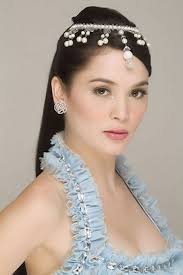 MANILA, Nov 6 (Mabuhay) — Actress Kathleen Hermosa is hoping that her sister, Kristine Hermosa, would finally make her comeback in show business. - 06kristine