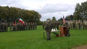 Oberstleutnant Uwe Kort vom Landeskommando NRW der Bundeswehr dankte den Teilnehmern beim Abschlussappell des 29. Hürtgenwaldmarsches auf dem Sportplatz ...