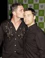 http://www.makems.com/graphic/lance-bass.jpg