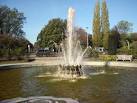 TL2312 : Queen Elizabeth II fountain Parkway WGC - via Daymix
