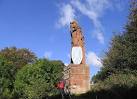 The Wallace statue at Dryburgh - via Daymix