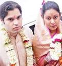 Varun Gandhi and Yamini Roy arrive at the Kamkotishwar Temple in Varanasi a ... - 1646301005