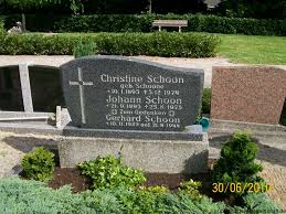 Grabstein von Gerhard Schoon (10.11.1922-21.08.1944), Friedhof Wiesmoor. Häufige Nachnamen auf diesem Friedhof: