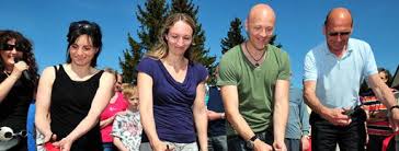 Andrea Henkel, Janet Klein-Filbrich, Peter Sendel und Rolf Beilschmidt gaben die Skirollerstrecke offiziell frei. Foto: Christoph Vogel - 0048DED3_8E9548CEDF38EDA87AC19FB75946D1E8