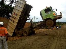 atraksi truk - YouTube