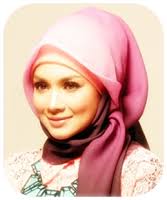Tips Memakai Jilbab Sesuai Bentuk Wajah - Info Femina