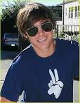 zac efron hraje basket?
