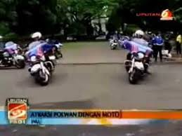 Aksi Keren Polwan Di Atas Motor Gede Alias Moge 1300 cc - YouTube