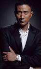 活跃在银幕上的硬派男人胡军，演