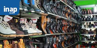 Hunting sepatu dan tas kulit di Cibaduyut
