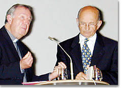 Helmut Nicklas im Gespräch mit Pater Lothar Benners in Schoenstatt bei der Oktoberwoche 2006 - 7b0864nicklas-20061021-16448oktoberwoche