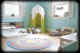 Montessori bedroom design featuring the floor bed - mobile ...