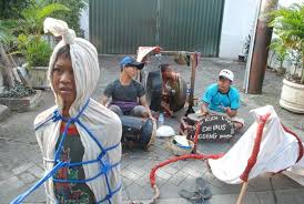 AKSI GILA.....!!! Bukan Sulap, Inilah Debus Atraksi Magis Dari ...