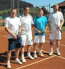 (mfb). Die zweiwöchigen Doppelclubmeisterschaften der Herren des Tennisclubs Haslach brachten interessanten Tennissport. Turnierorganisator Bruno Halter war ...